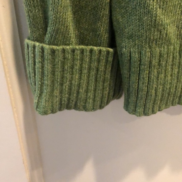 Banana Republic green wide cuff sweater, boxy/oversized fit, new with tags - Picture 6 of 6